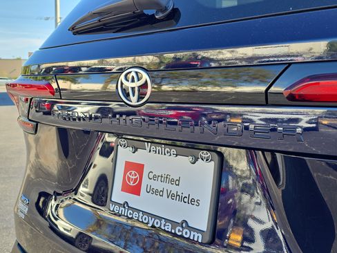 Certified 2024 Toyota Grand Highlander XLE image 7