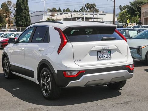 Certified 2025 Kia Niro EX FWD image 8