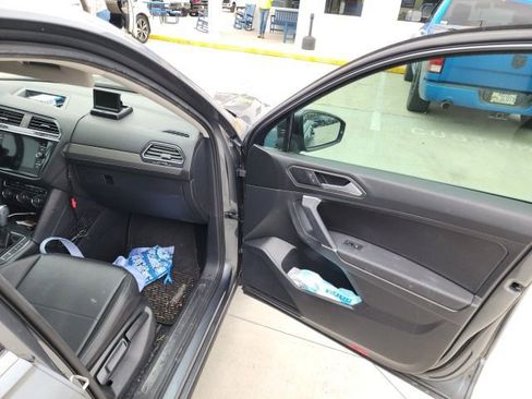 Used 2020 Volkswagen Tiguan SE w/ Panoramic Sunroof Package image 16