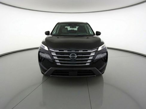 Used 2025 Nissan Rogue SV image 2