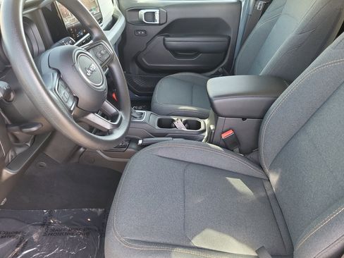 Used 2025 Jeep Gladiator Sport image 10