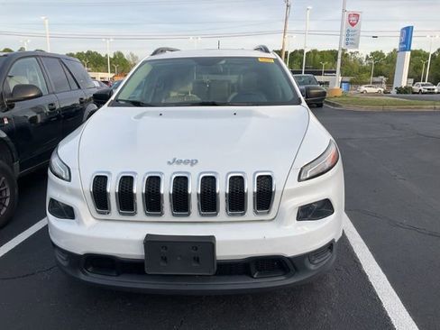 Used 2016 Jeep Cherokee Sport image 11