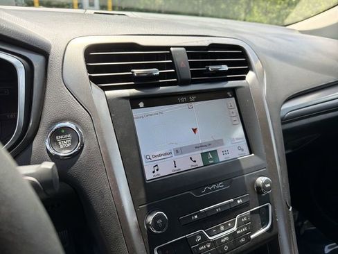 Used 2019 Ford Fusion SE FWD image 25