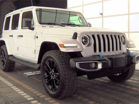 Used 2023 Jeep Wrangler Unlimited Sahara w/ Cold Weather Group AWD/4WD image 3