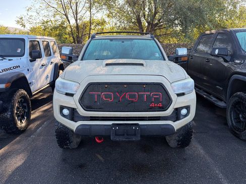 Used 2016 Toyota Tacoma TRD Off-Road w/ Premium & Technology Package AWD/4WD image 7