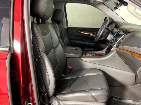 Used 2019 Cadillac Escalade Luxury w/ Escalade Sport Edition AWD/4WD image 9