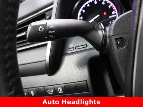 Used 2023 Toyota Camry SE image 23