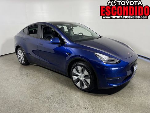 Used 2023 Tesla Model Y AWD image 1