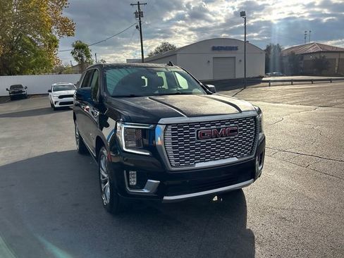 Used 2021 GMC Yukon Denali w/ Denali Premium Package image 10