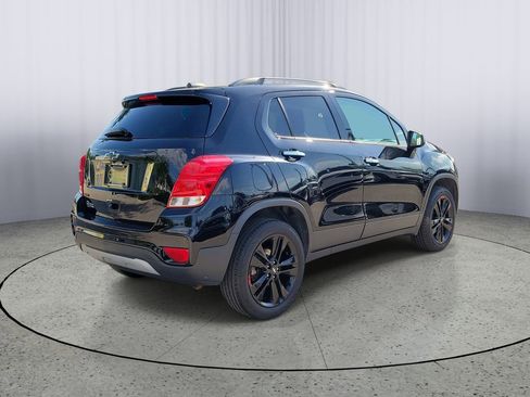 Used 2019 Chevrolet Trax LT w/ Redline Edition AWD/4WD image 3