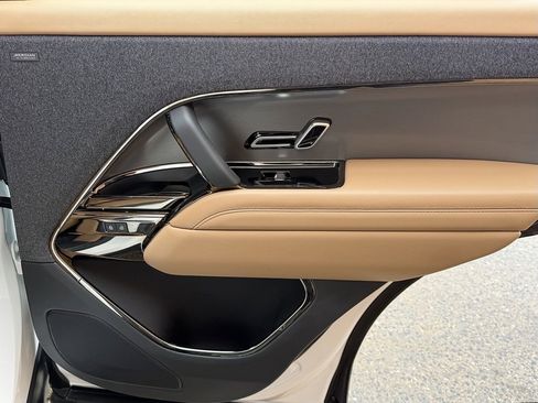 Used 2025 Land Rover Range Rover Sport SE image 22