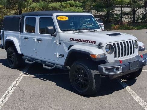 Certified 2022 Jeep Gladiator Sport AWD/4WD image 3