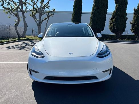 Used 2022 Tesla Model Y Long Range image 2