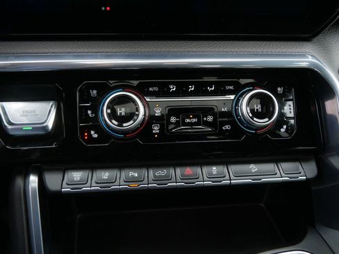 Certified 2025 GMC Sierra 3500 Denali w/ Technology Package image 31