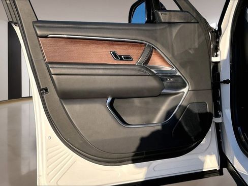 Used 2023 Land Rover Range Rover SE image 18