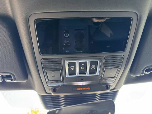 New 2026 Land Rover Discovery S image 28