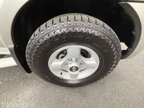 Used 2001 Nissan Frontier SE AWD/4WD image 21