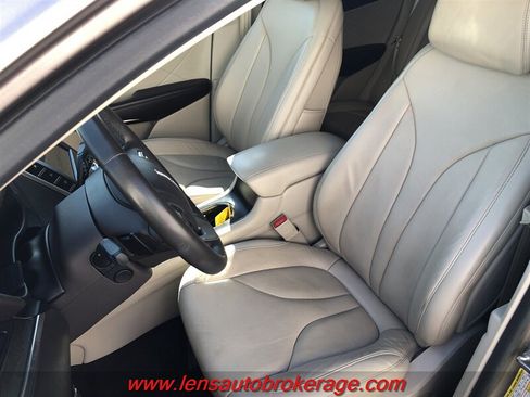 Used 2018 Lincoln MKC Reserve w/ Lincoln MKC Climate Package FWD image 12