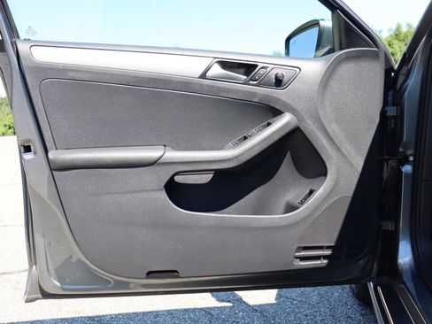 Used 2018 Volkswagen Jetta SE FWD image 35