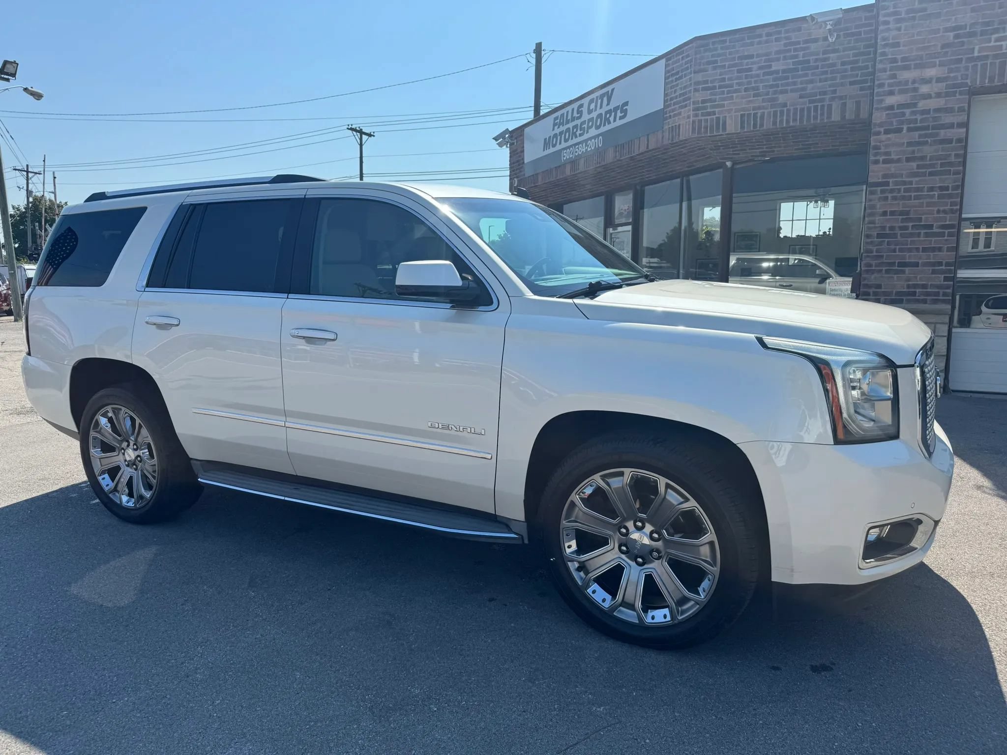 Used 2015 GMC Yukon Denali w/ Touring Package AWD/4WD image 18