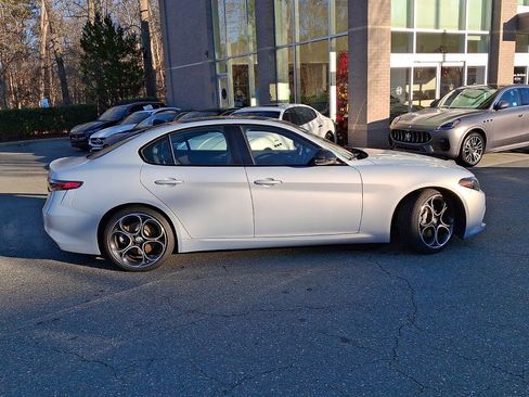 New 2025 Alfa Romeo Giulia w/ Veloce Package Rwd image 9