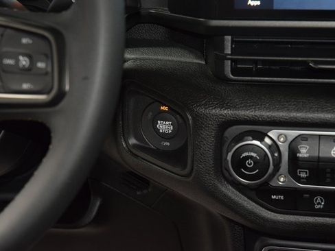 Used 2024 Jeep Gladiator Sport image 33