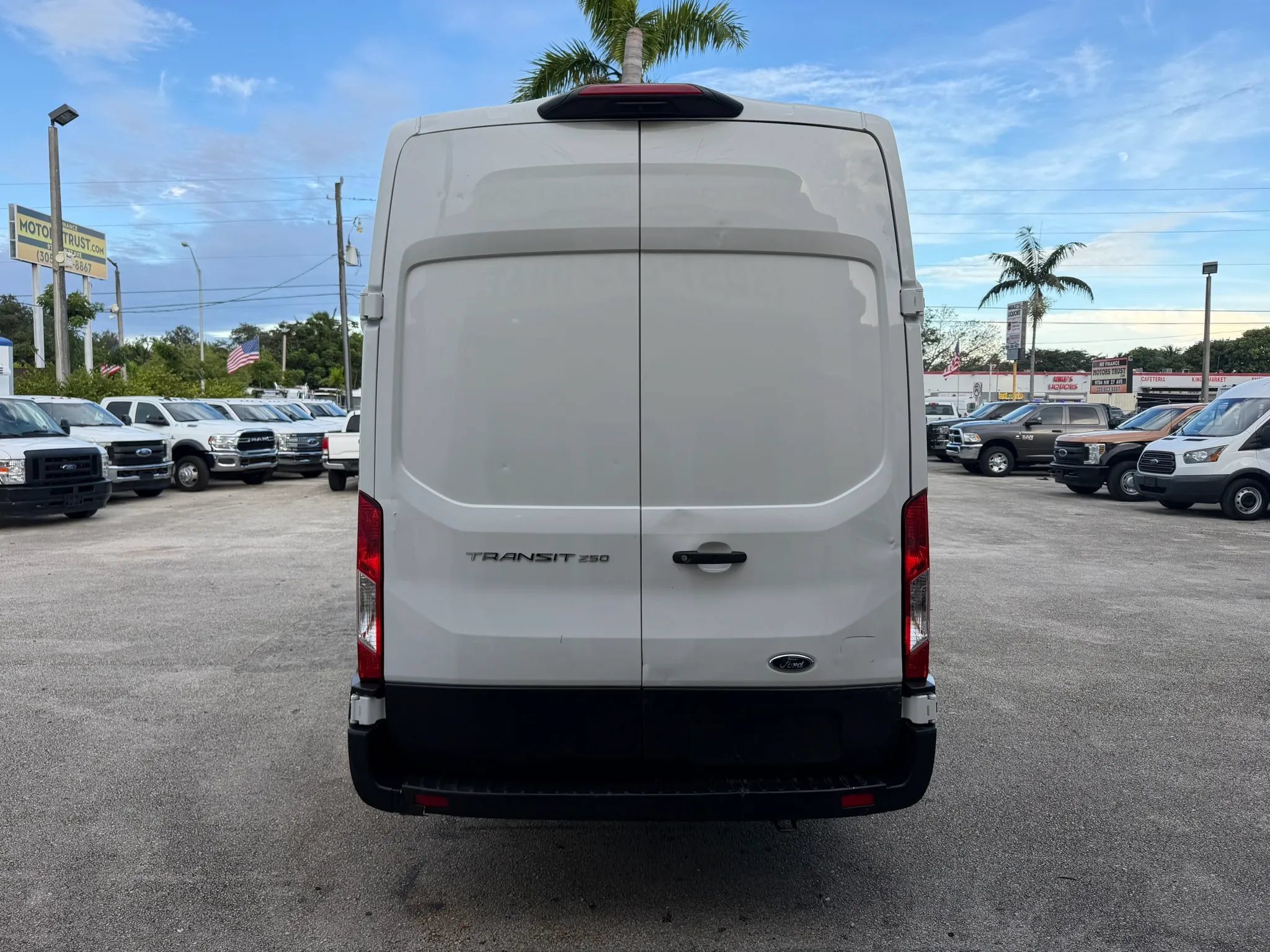 Used 2023 Ford Transit 250 148 High Roof Extended w/ Load Area Protection Package RWD image 4
