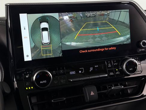 Used 2024 Toyota Highlander Platinum image 20