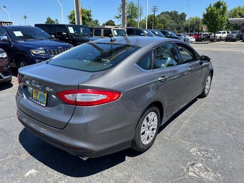Used 2013 Ford Fusion S FWD image 4