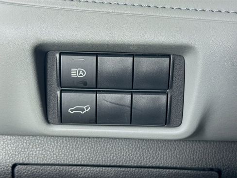 Certified 2025 Toyota Highlander XLE image 11