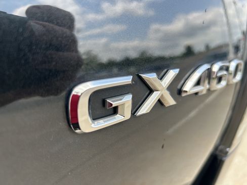 Used 2023 Lexus GX 460 Luxury w/ Sport Design Package AWD/4WD image 8