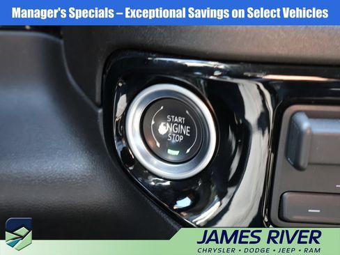 Used 2025 Chevrolet Silverado 1500 LT AWD/4WD image 31