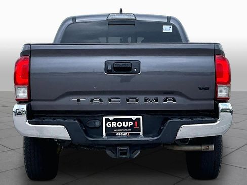 Used 2017 Toyota Tacoma TRD Off-Road w/ Tow Package RWD image 5