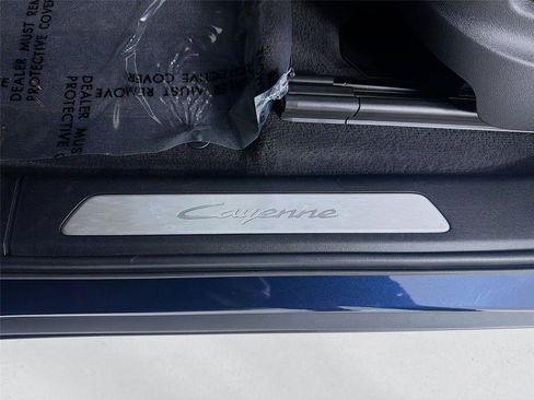 Used 2025 Porsche Cayenne Coupe AWD/4WD image 10