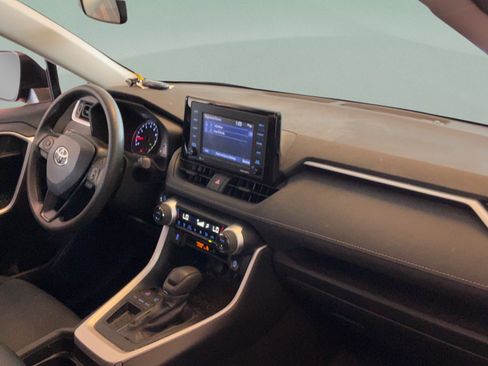 Used 2020 Toyota RAV4 XLE FWD image 40