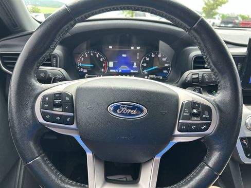 Used 2020 Ford Explorer XLT w/ Equipment Group 202A AWD/4WD image 24