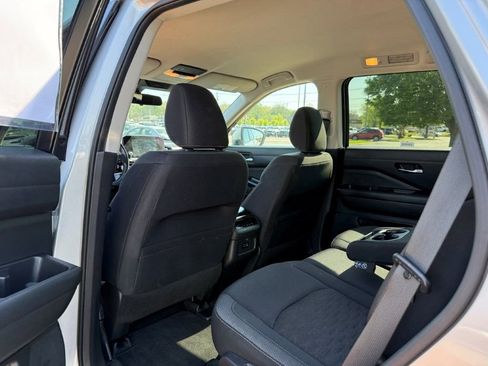Used 2022 Nissan Pathfinder SV FWD image 15