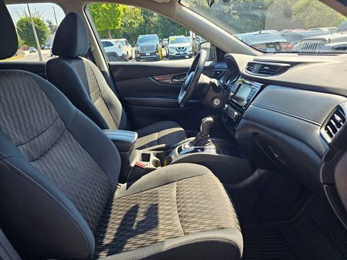 Used 2018 Nissan Rogue S image 8