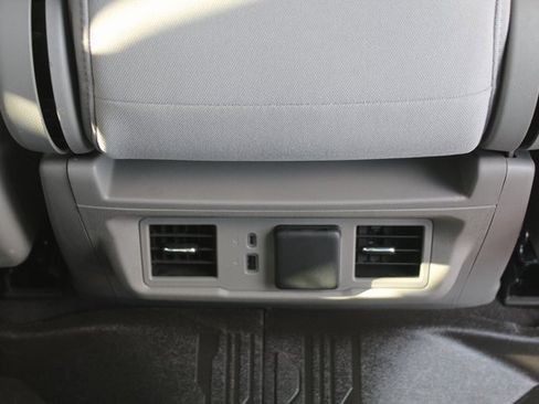 Used 2024 GMC Sierra 1500 SLE image 20