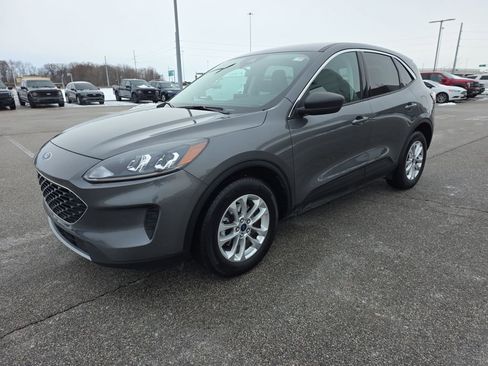 Used 2022 Ford Escape SE w/ Cold Weather Package image 3