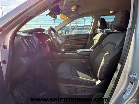 Used 2024 Nissan Pathfinder SV AWD/4WD image 10