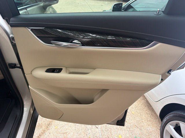 Used 2017 Cadillac XT5 FWD image 23