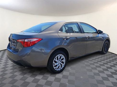 Used 2017 Toyota Corolla LE image 4