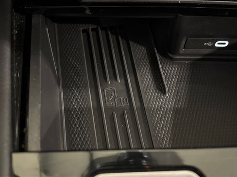 Used 2025 Volkswagen Atlas SE image 32