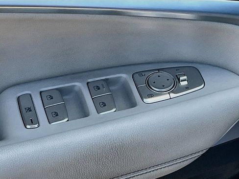 Used 2023 Genesis G70 2.0T RWD image 18