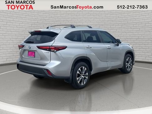 Certified 2024 Toyota Highlander XLE image 5