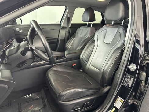 Used 2022 Hyundai Elantra Limited w/ Cargo Package image 11