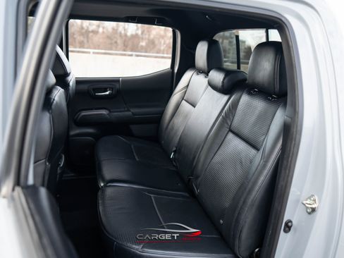 Used 2020 Toyota Tacoma TRD Off-Road image 17