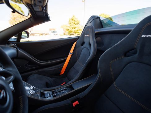Used 2016 McLaren 675LT Spider image 49