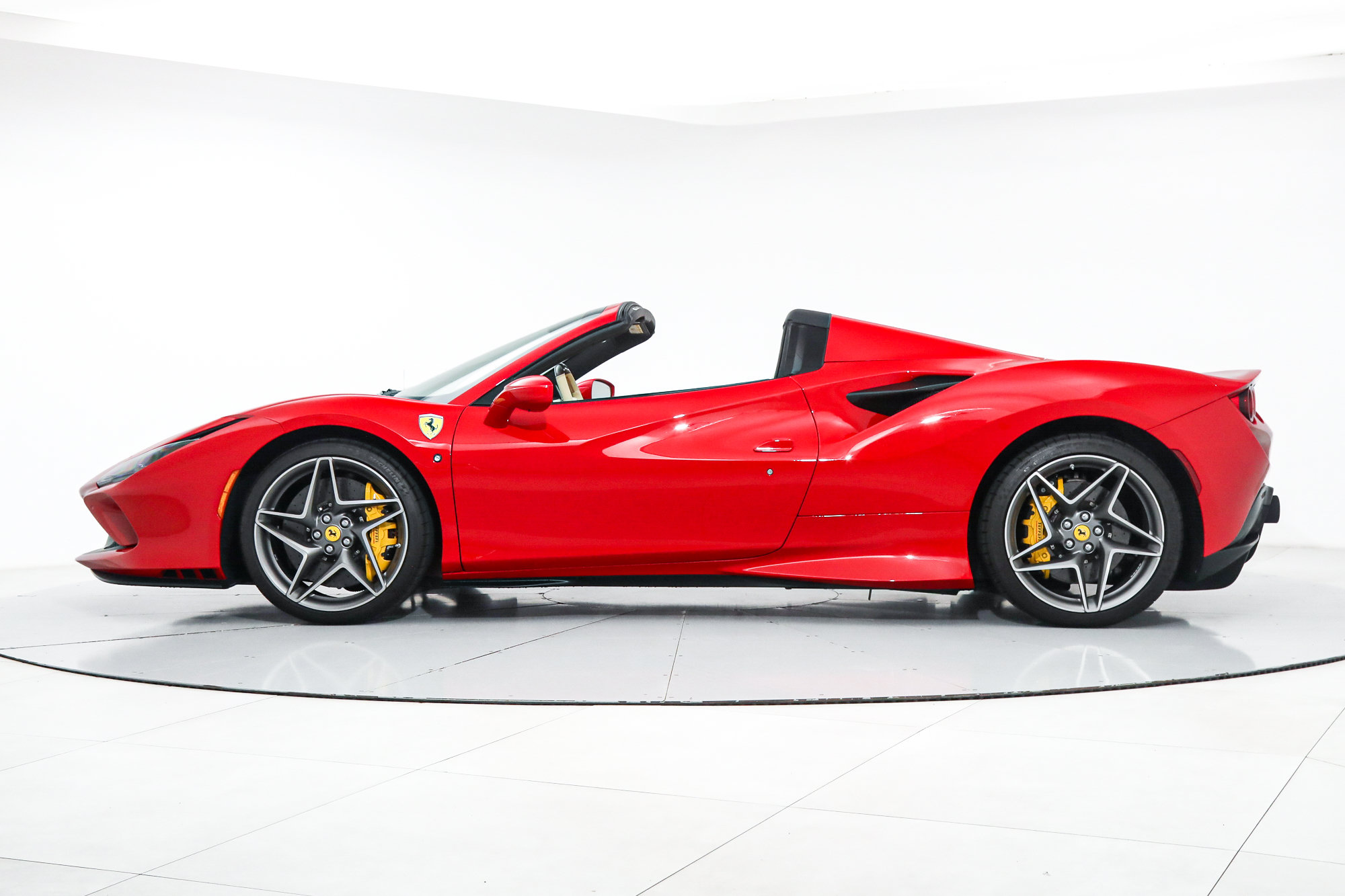 Certified 2022 Ferrari F8 Tributo RWD image 4